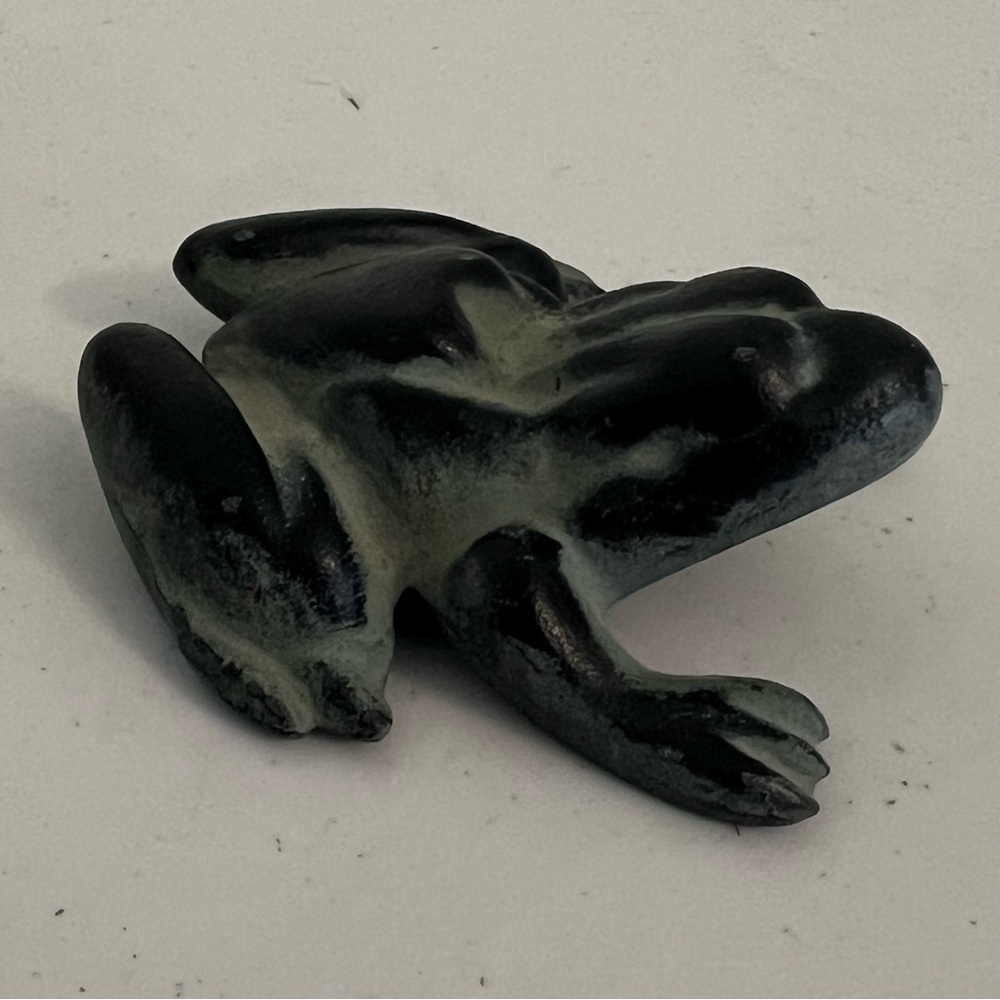 Vintage Virginia Metalcrafters Cast Iron 3” Frog Paperweight